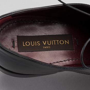 LOUIS VUITTON, shoes, size 8.