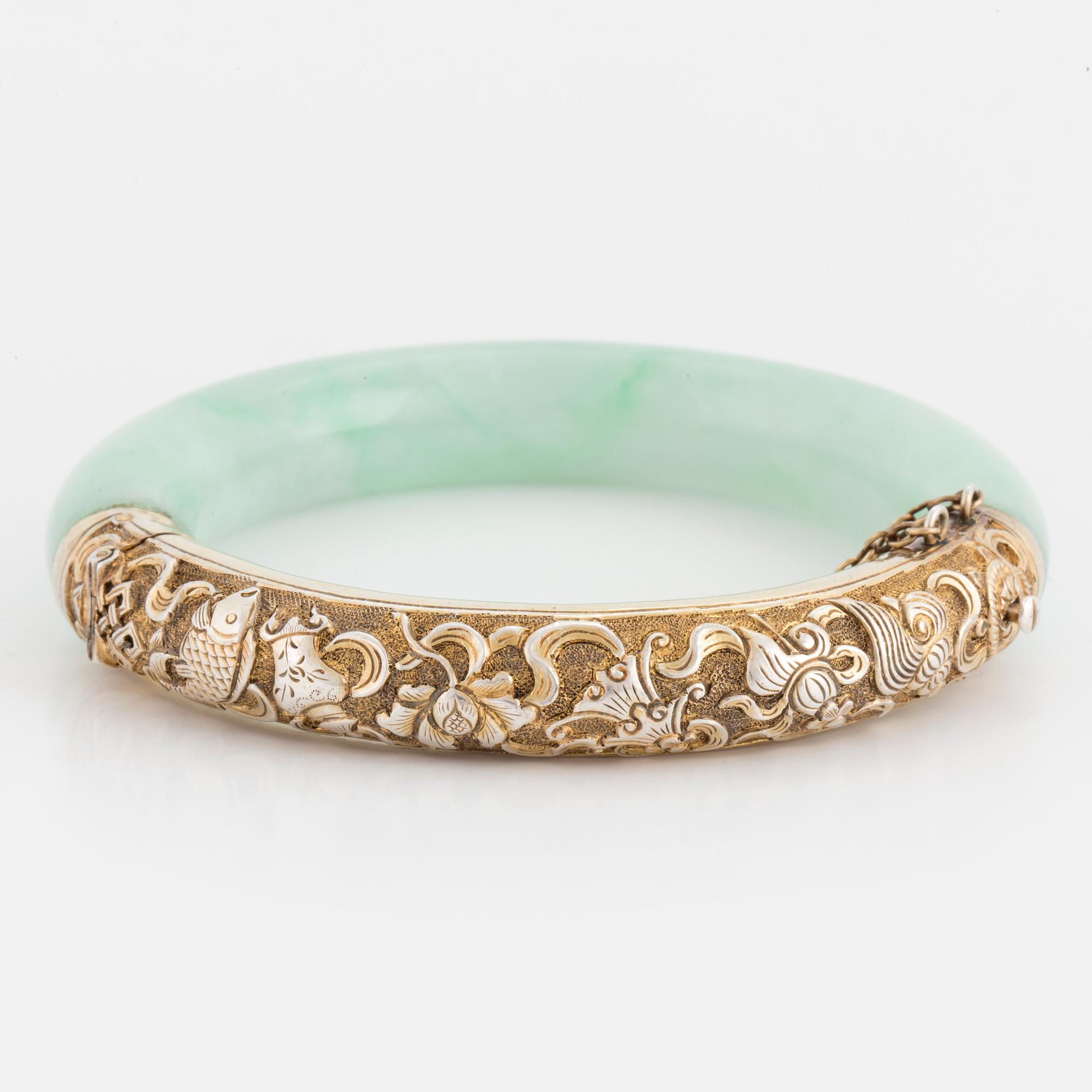 Jade bracelet with gold clasp new arrivals