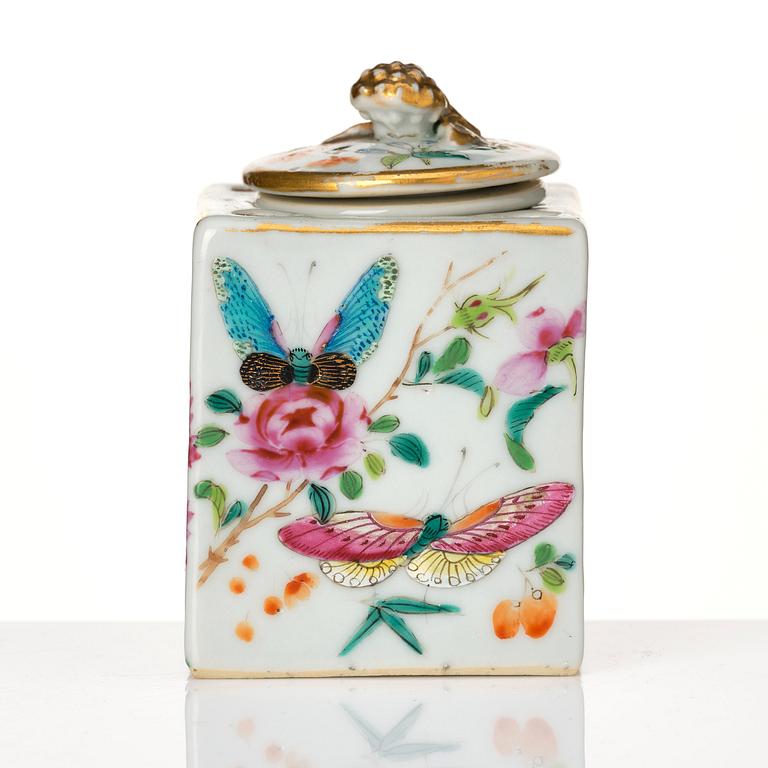 Bläckställ med insats och lock, porslin. Qingdynastin, 1800-tal.