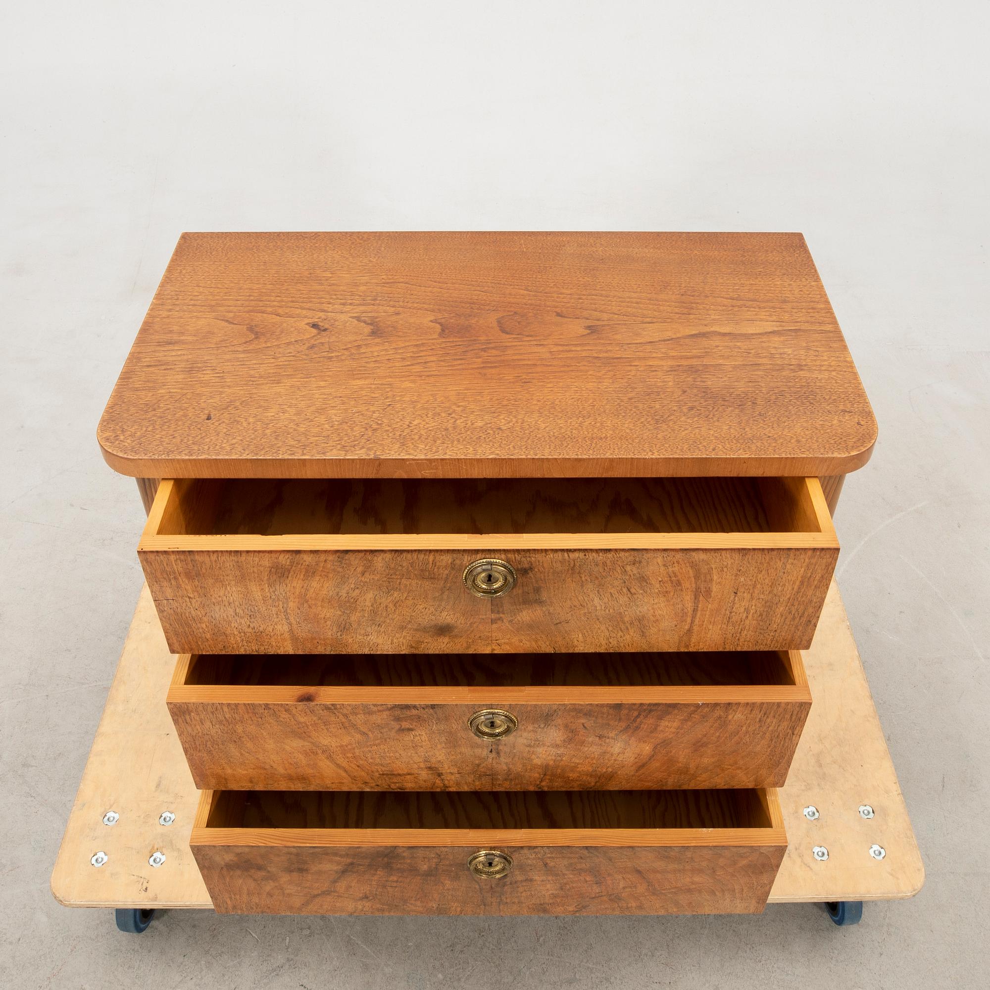 Cabinet, first half of the 20th century.