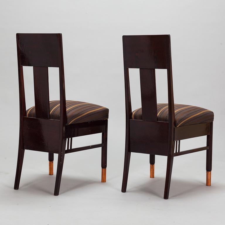 Bernhard Häkli, A Finnish Jugend table and six chairs, Vihdin Puuseppäin Huonekaluliike 1911.