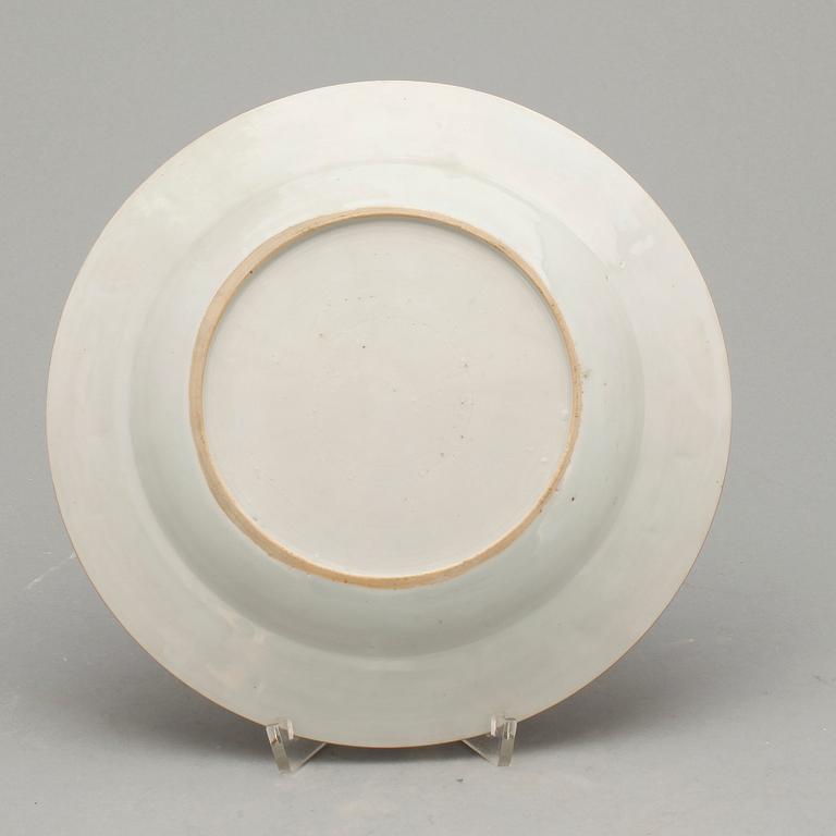TALLRIKAR, 2+1, porslin, Qianlong, Kina 1700-tal.