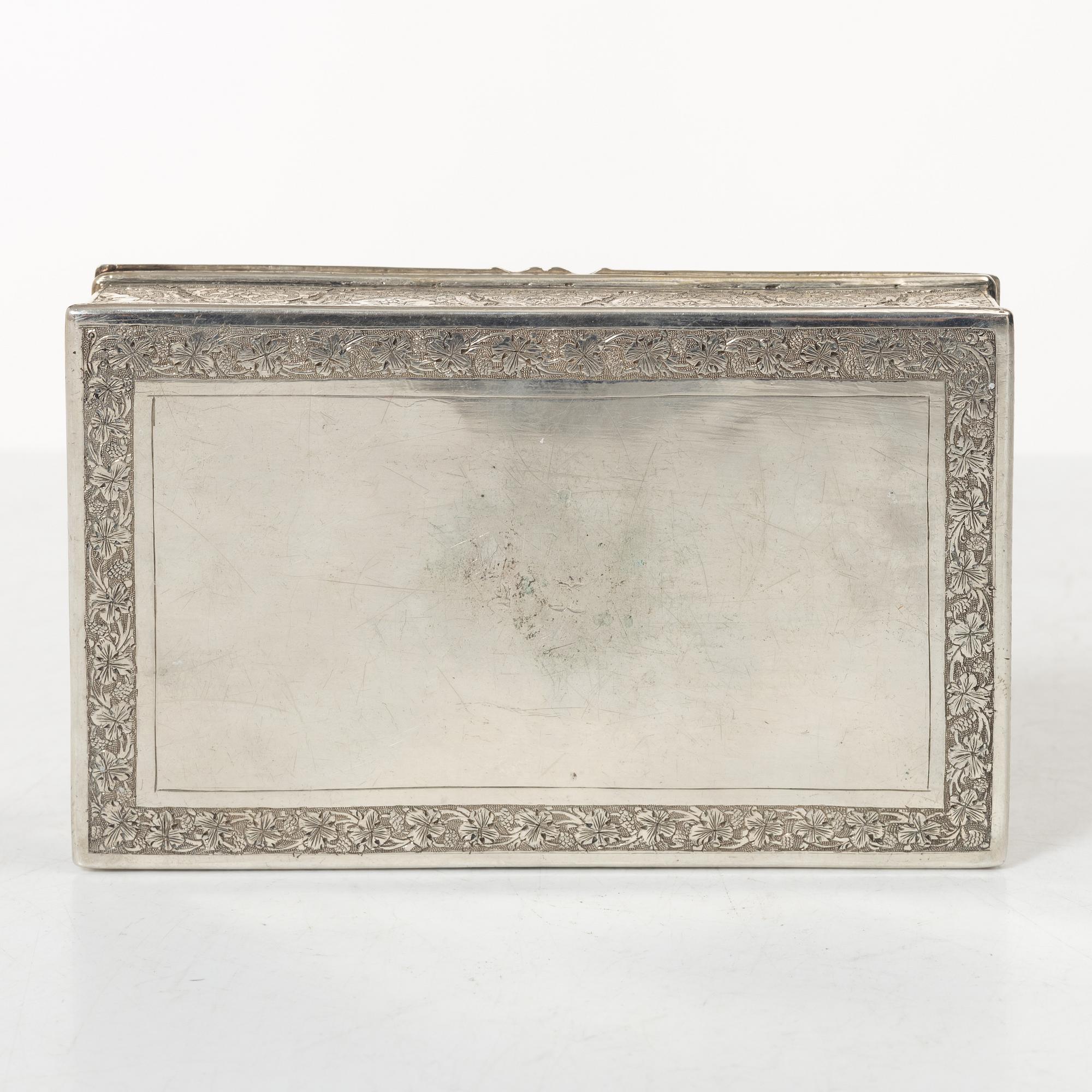 A Persian silver cigarett box, first half of the 20th century. Total weight 266 grams.