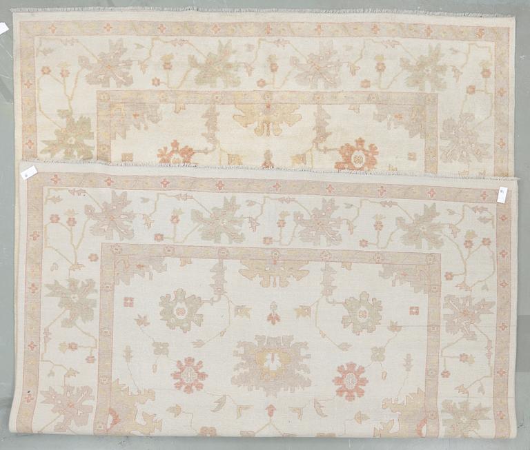MATTA, Ushak, ca 415x299 cm.