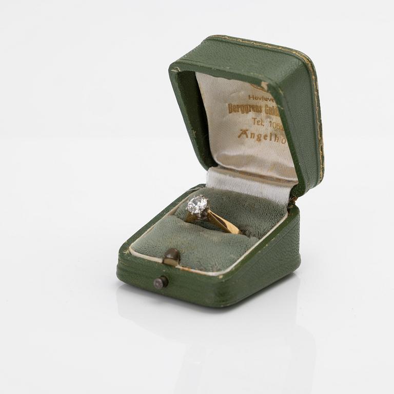 Lars-Erik Nilsson, 18K gold solitaire ring with a diamond, Ängelholm 1990.