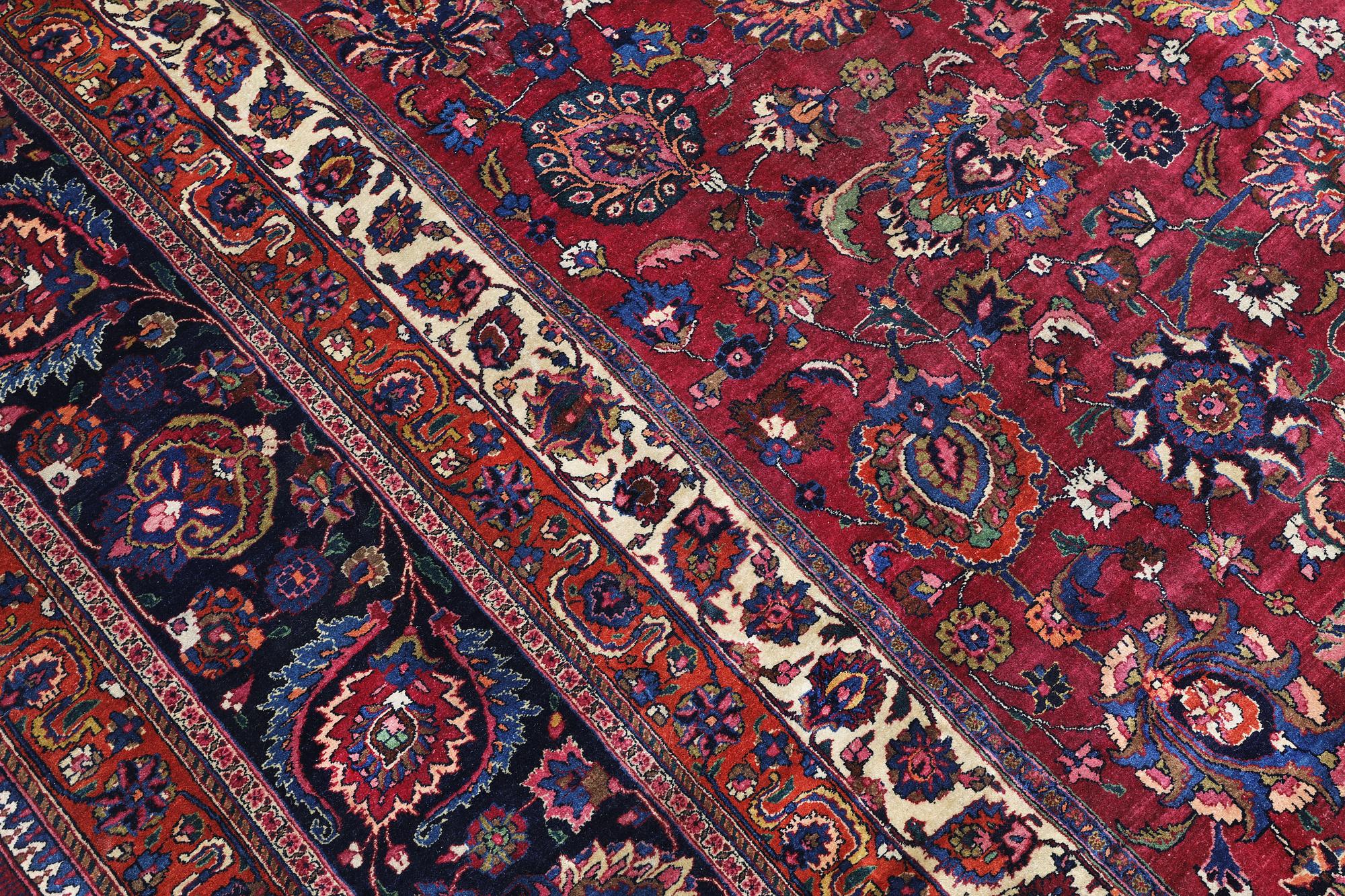 Matta, Meshed, signerad Saber, 459 x 348 cm.