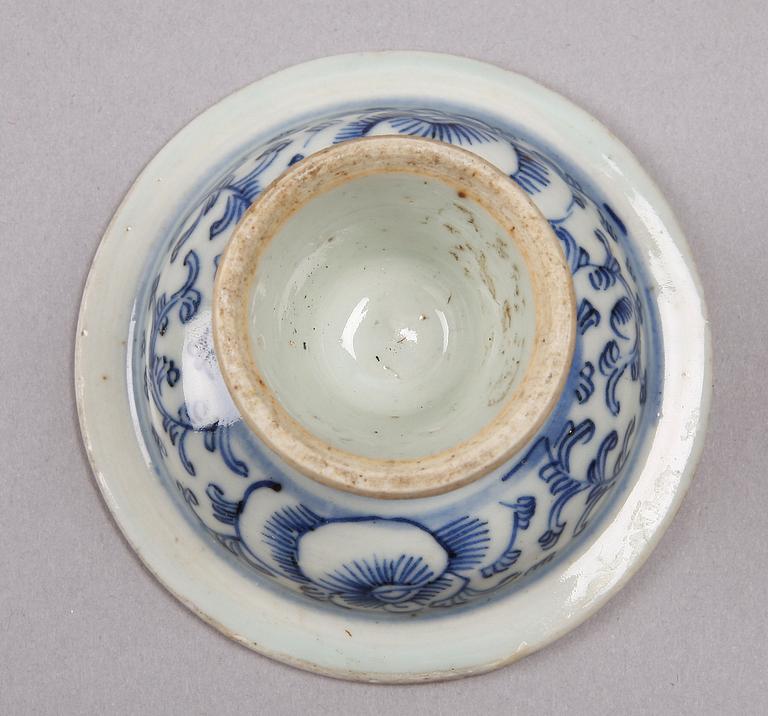 SKÅL PÅ FOT, porslin, Kina 1700/1800-tal.