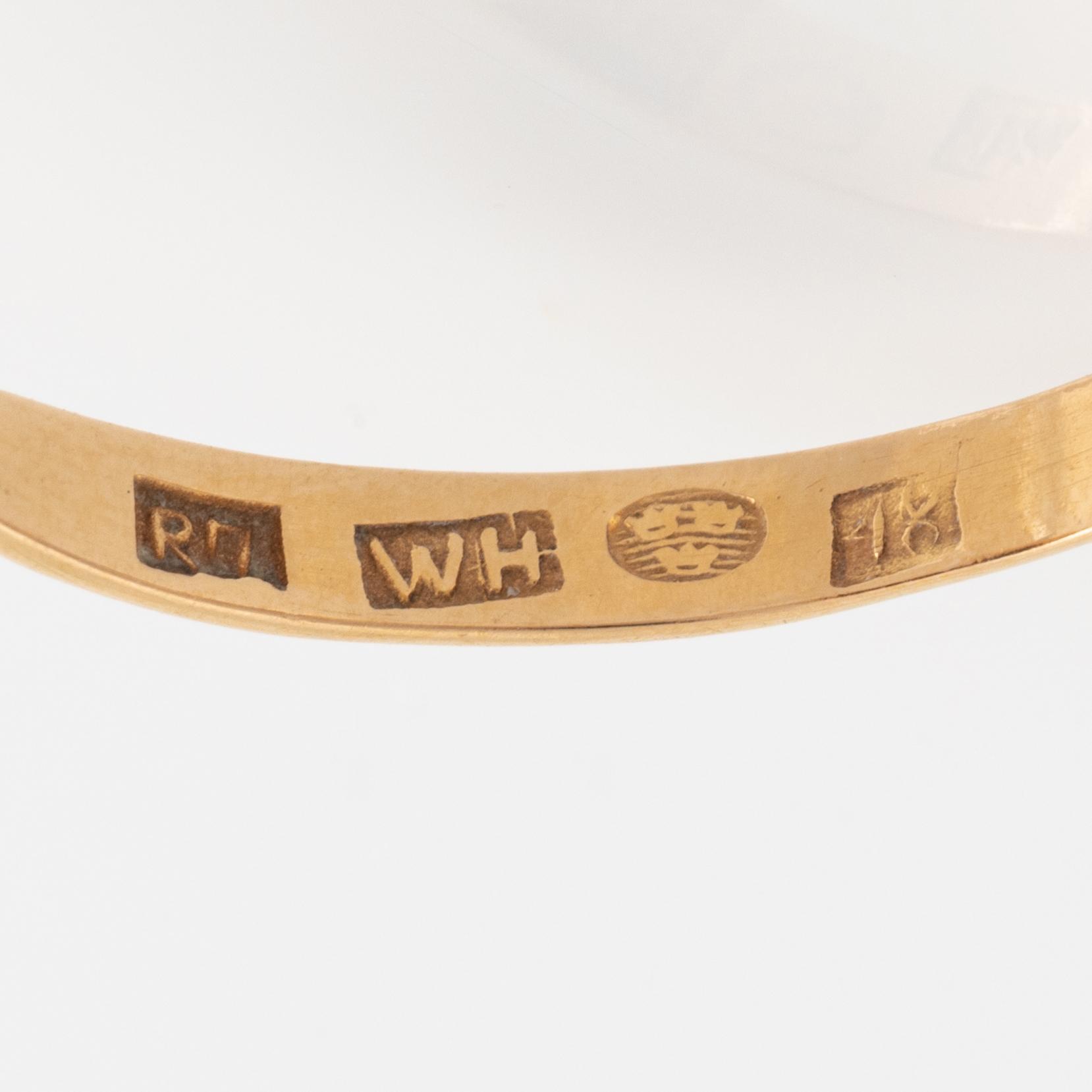 Ring, 18K guld med liten camé och seedpärlor.