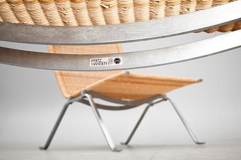 FÅTÖLJER, ett par, "PK-22", Poul Kjaerholm för Fritz Hansen, etikettmärkta 1986.