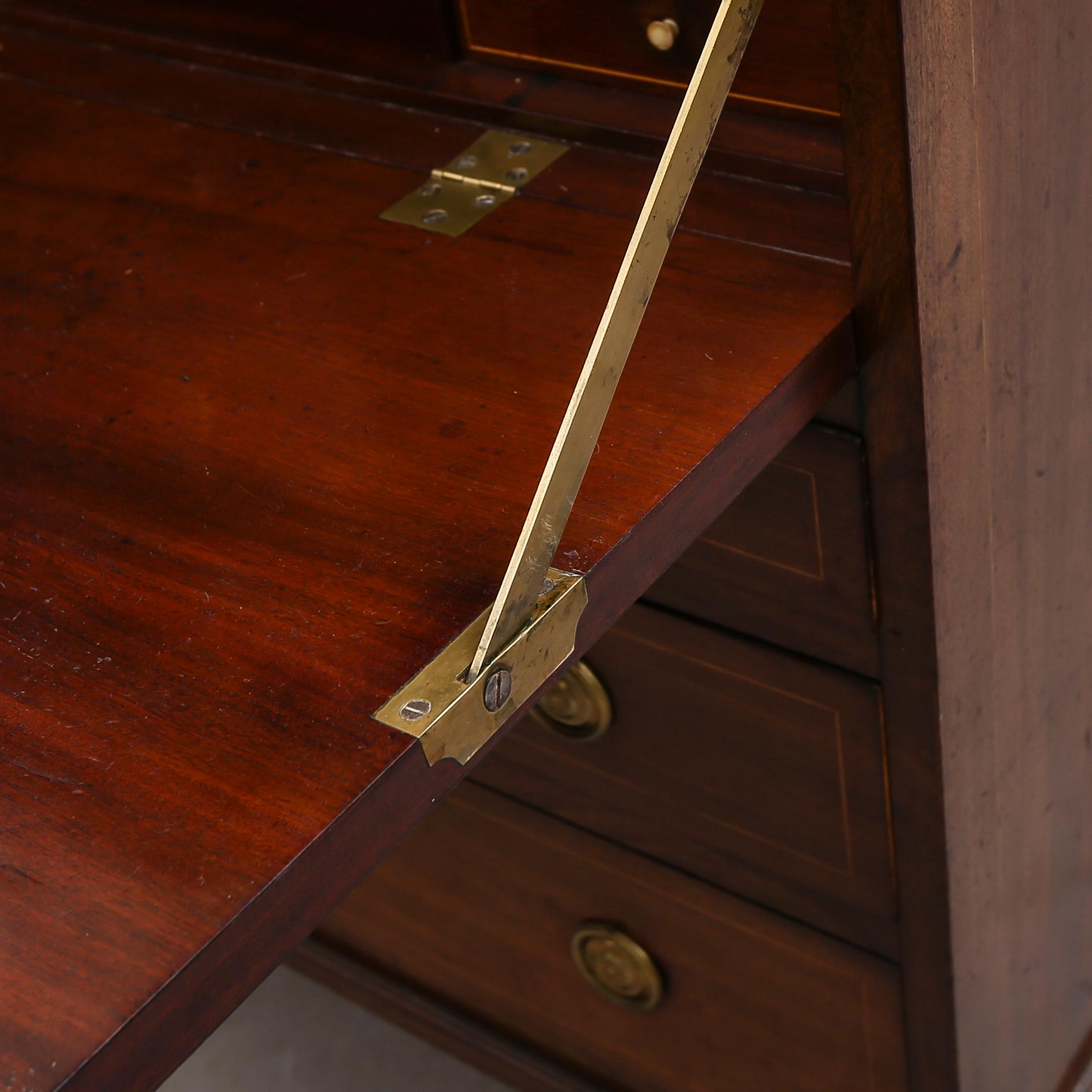 CHIFFONJÉ, sengustaviansk, tidigt 1800-tal.