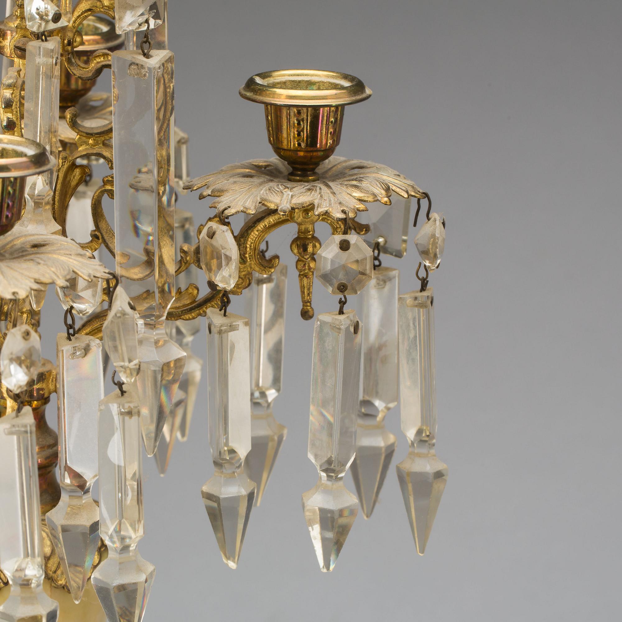 KANDELABRAR, ett par. Nyrokoko, 1800-talets slut.