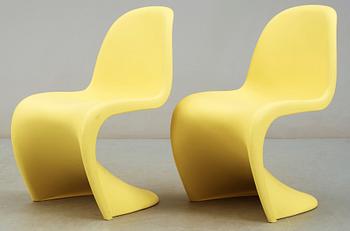 STOLAR, ett par, "Panton chair", Verner Panton för Vitra, formgivna 1960.