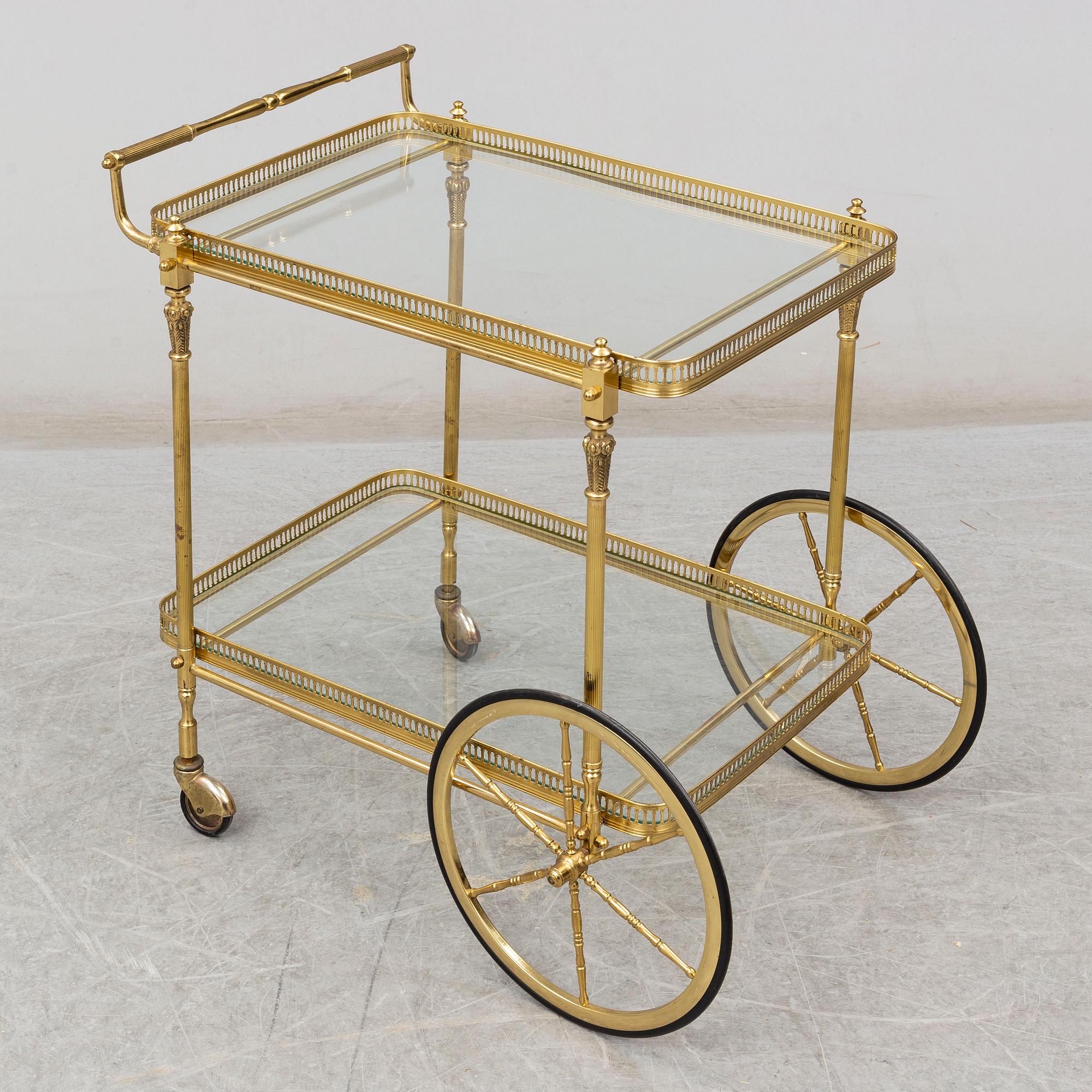 SERVERINGSVAGN, 1900-talets senare del.