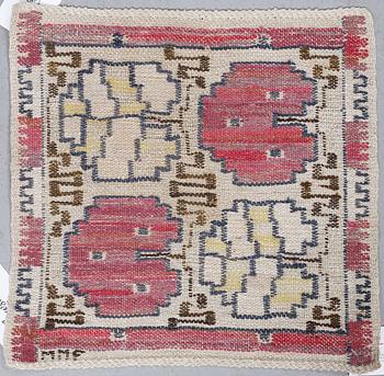 Märta Måås-Fjetterström, a textile, "Grodblad röd", flat weave, ca 38,5 x 38 cm, signed MMF.