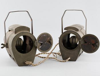TEATERLAMPOR, ett par, 1900-talets första hälft.