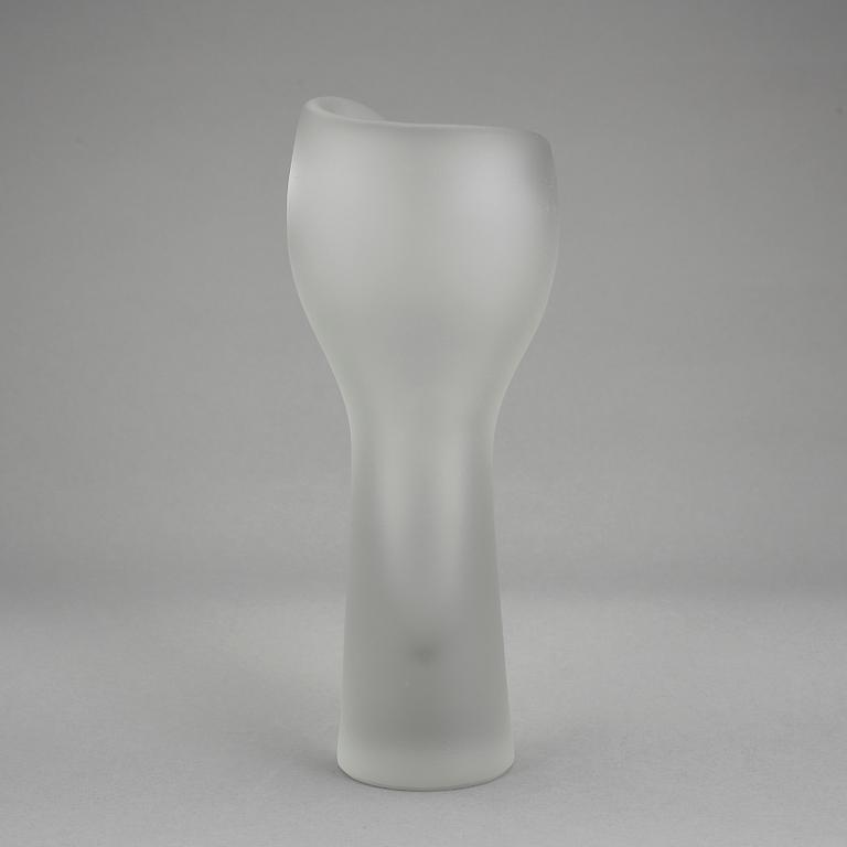 VAS, glas, "Hiidennyrkki" (Jättens näve), Timo Sarpaneva, osignerad.
