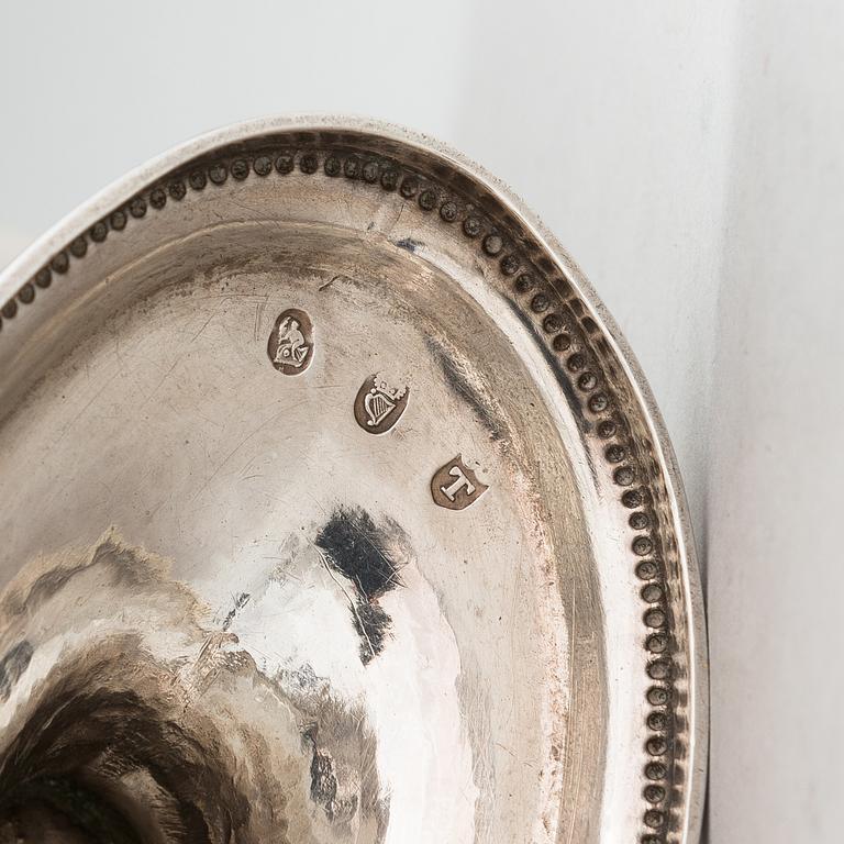 WILLIAM BOND, A late 18th-century footed silver bowl, mark of William Bond, Dublin 1791.