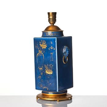 A Chinese vase, made in to a lamp late Qingdynasty/early 20th Century.
