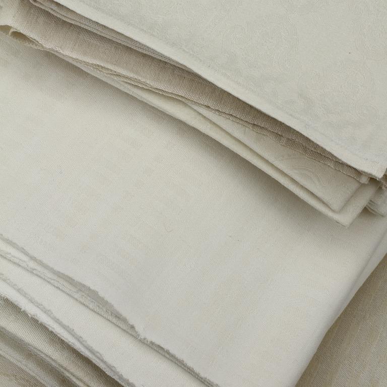 DAMASTDUKAR, 5 st samt SERVETTER, 5 + 12 st, 1900-tal.