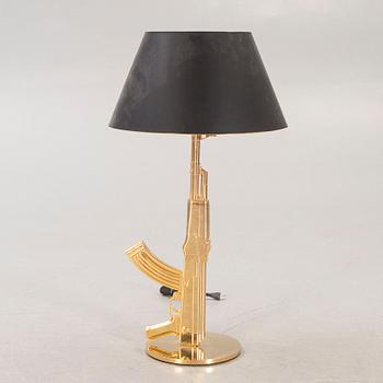 Philippe Starck, bordslampa, "Table Gun", Flos, formgiven 2005.