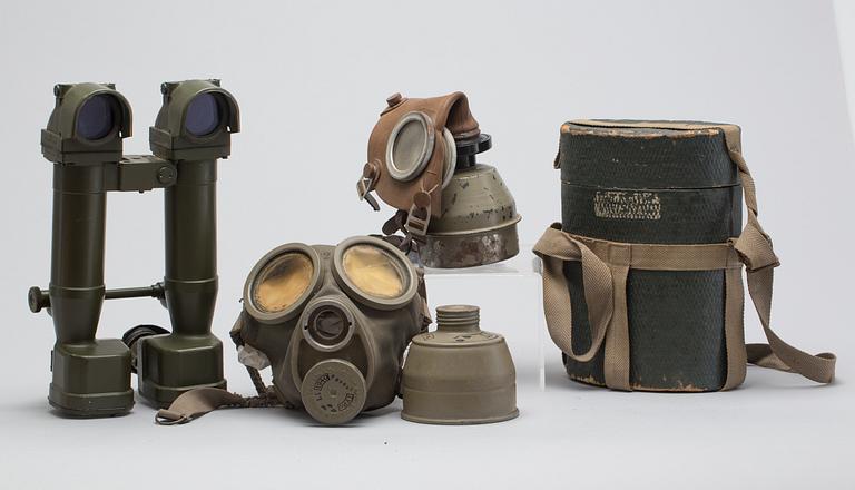 PERISKOPKIKARE, militär, samt GASMASKER, 2 st, 1900-tal.