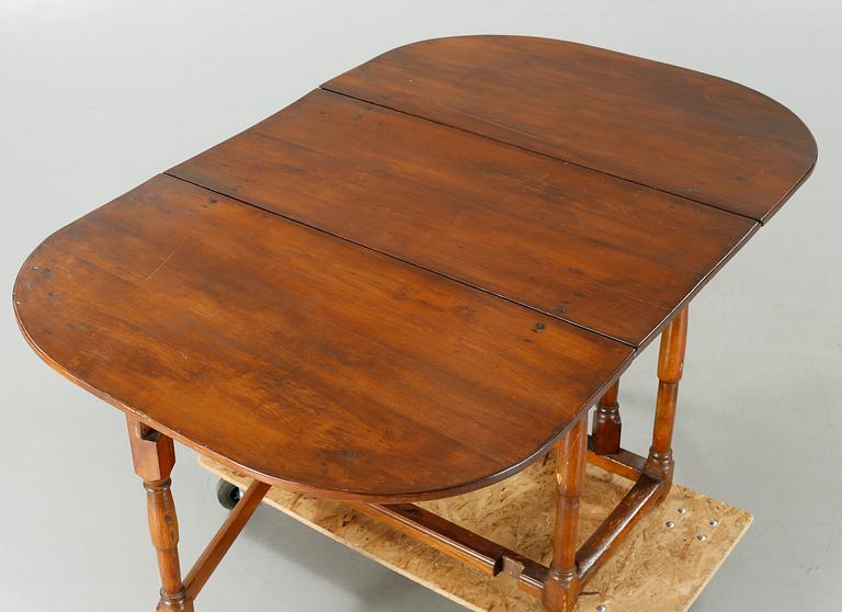 A gate-legged table, 18th/19th century.