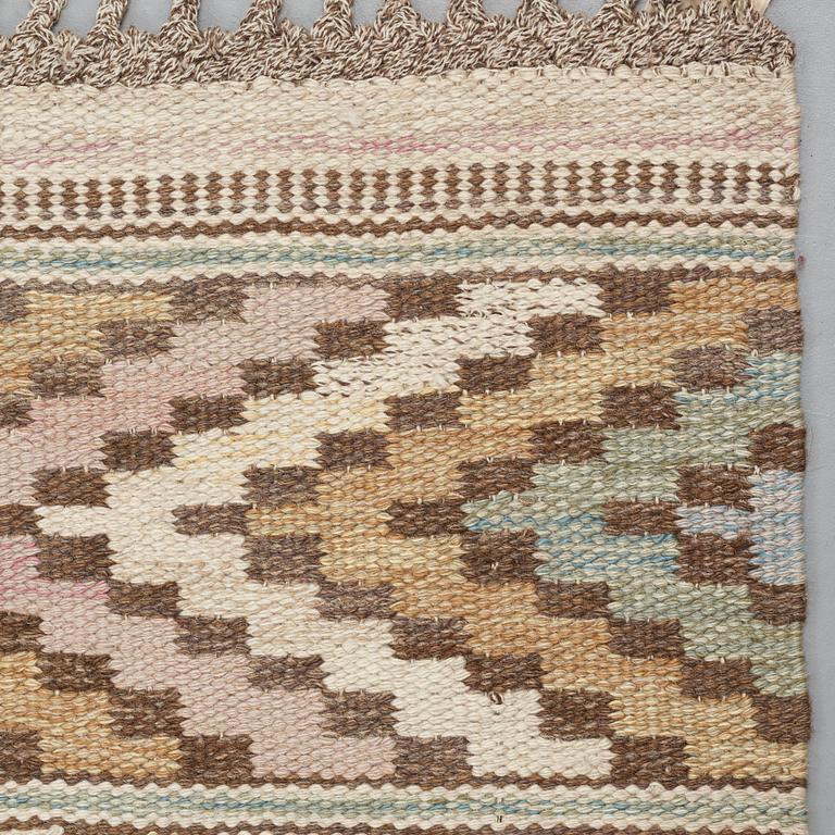 Märta Måås-Fjetterström, A carpet, "Vit botten", flat weave, ca 293-301,5 x 201,5-205 cm, signed MMF.