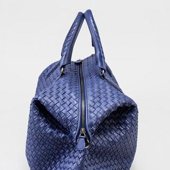 A 'Maxi Convertible Bag' in intrecciato nappa  from Bottega Veneta, 2014.
