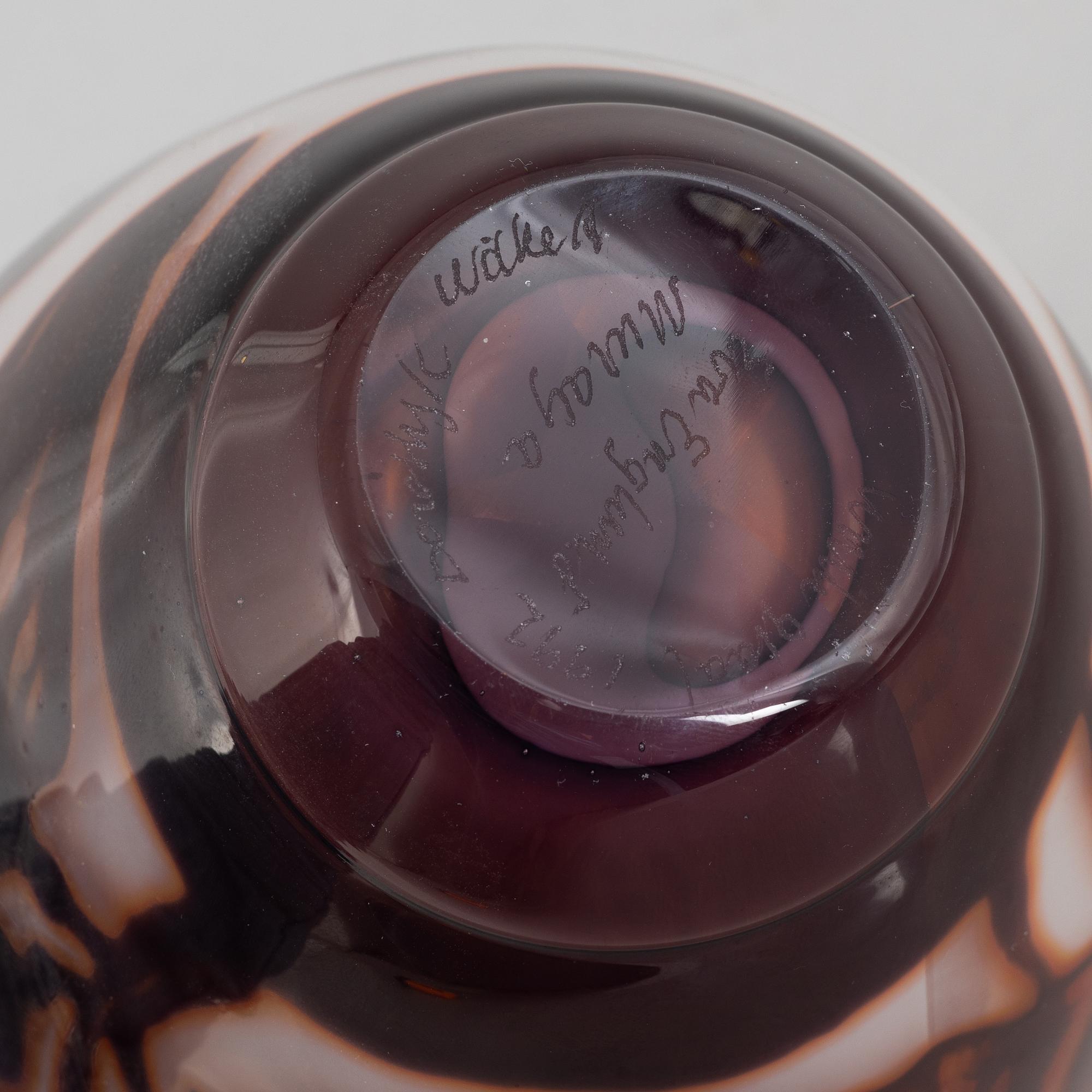 Eva Englund, a graal glass vase, Muraya 1992.