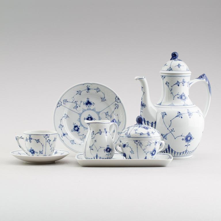 KAFFESERVIS, 28 delar, porslin, "Musselmalet", Bing & Gröndahl, Danmark.