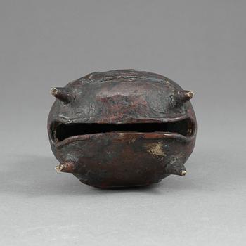 KLOCKA, mässing, möjligen Tibet, 1800-tal.