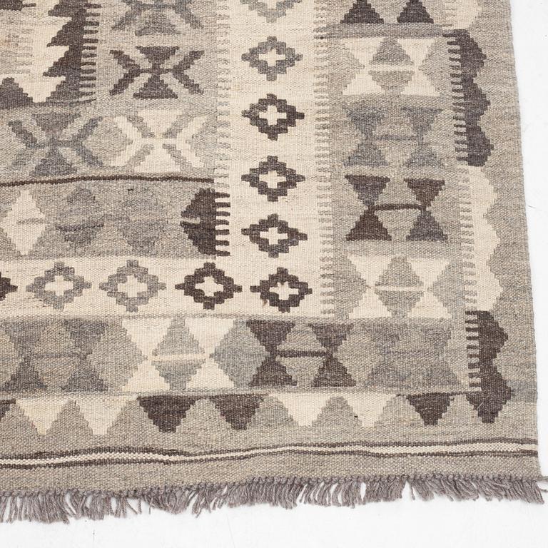 A Kilim carpet, circa 400 x 306 cm.