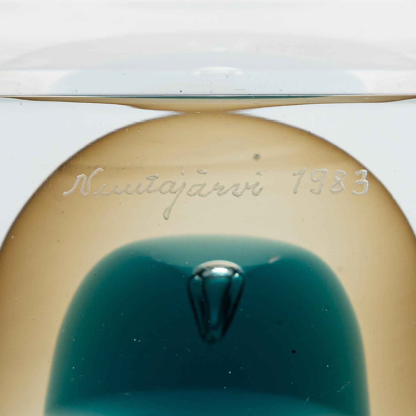 Oiva Toikka, An annual glass cube, signed Oiva Toikka 289/2000, Nuutajärvi 1983.