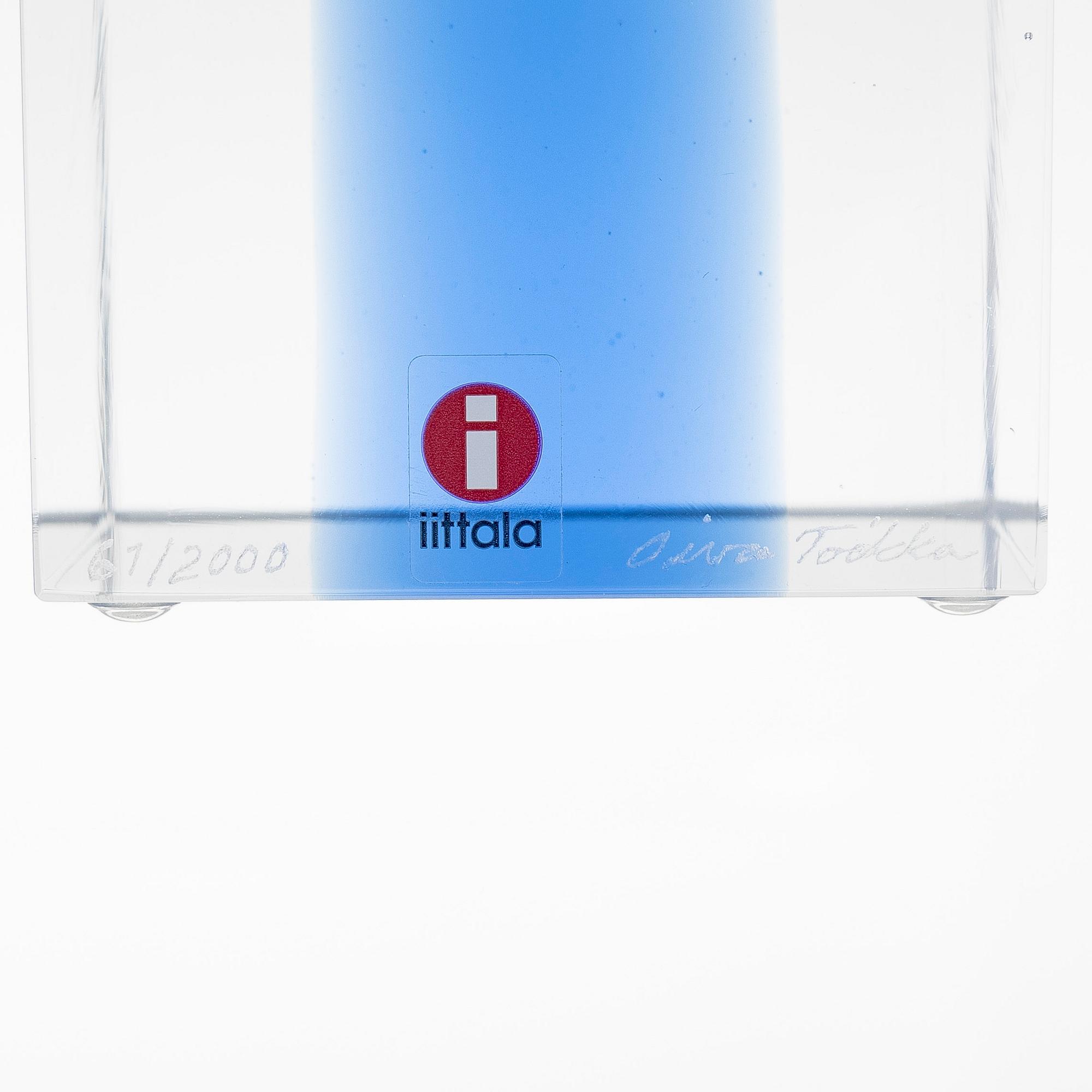 Oiva Toikka, vuosikuutio, signeerattu Oiva Toikka Iittala 2024, numeroitu 61/2000.