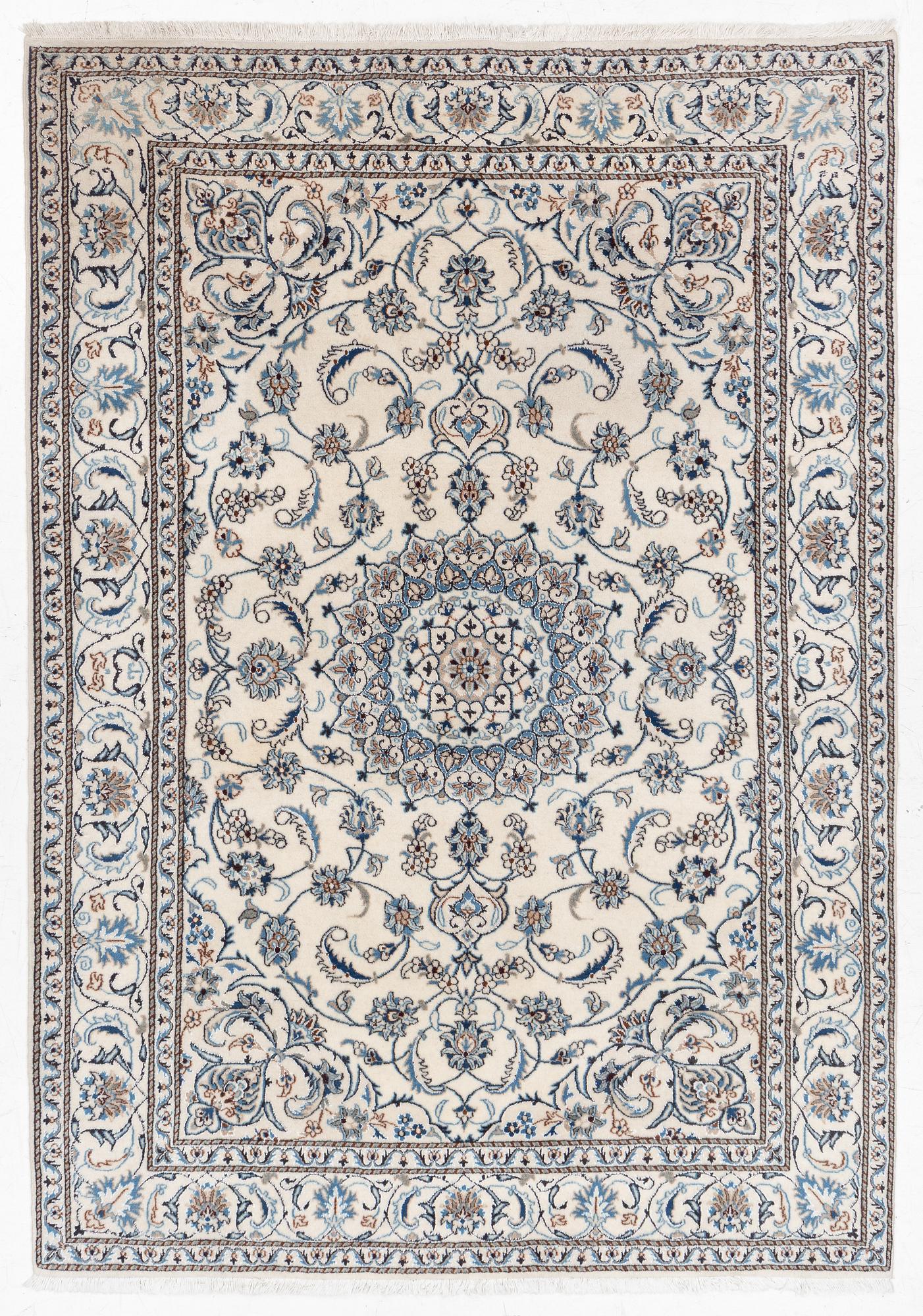 A Nain carpet, c. 275 x 195 cm.