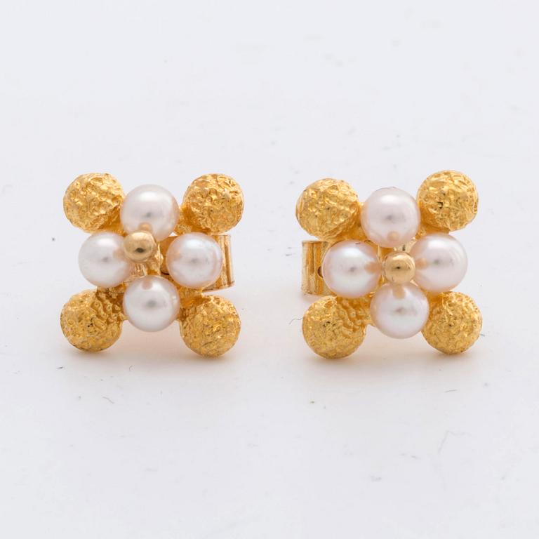 LAPPONIA, parure, 18K gold and cultured pearls approx 3 mm, design Björn Weckström 1999, certificate and original box.