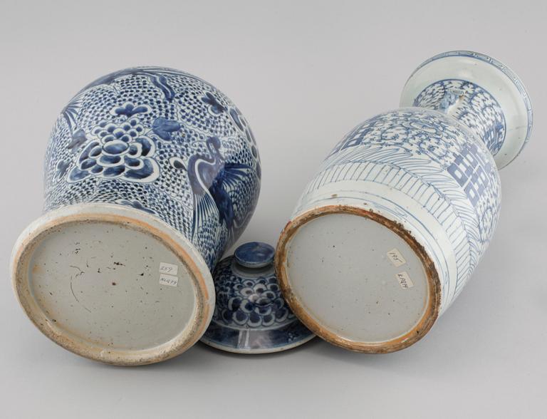 Two chinese porcelain vases from Qing Dynasty, made in the 19th century.