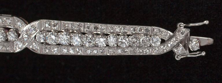 DIAMANTARMBAND, platina samt diamanter. Tot. vikt ca 38,6 gr.