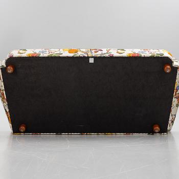 Josef Frank, a "Liljevalchs" sofa, Firma Svenskt Tenn.