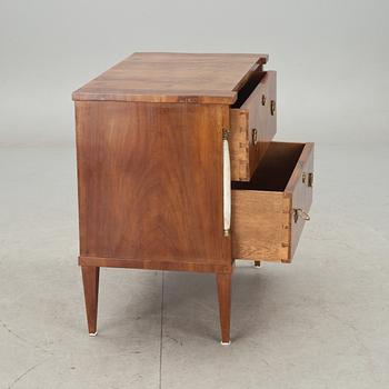 BYRÅ, empirestil. Omkring 1900.