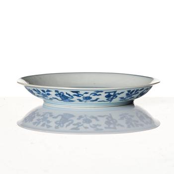 A blue and white dish, Qing dynasty, 18th century.