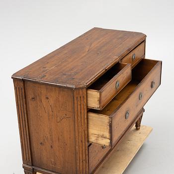 A Gustavian pine chest of drawers, late 18th Century.