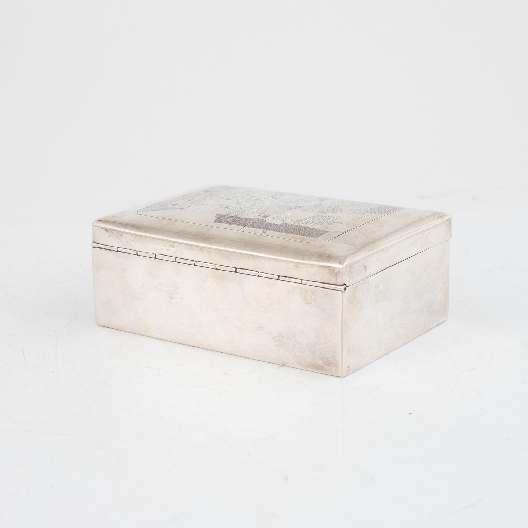 Tobaksskrin, silver, Soumen Kultaseppä Oy, Helsingfors, Finland 1924.