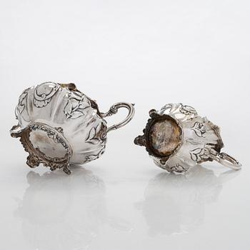 Sockerskål och mjölkkanna, sterlingsilver, London 1842.