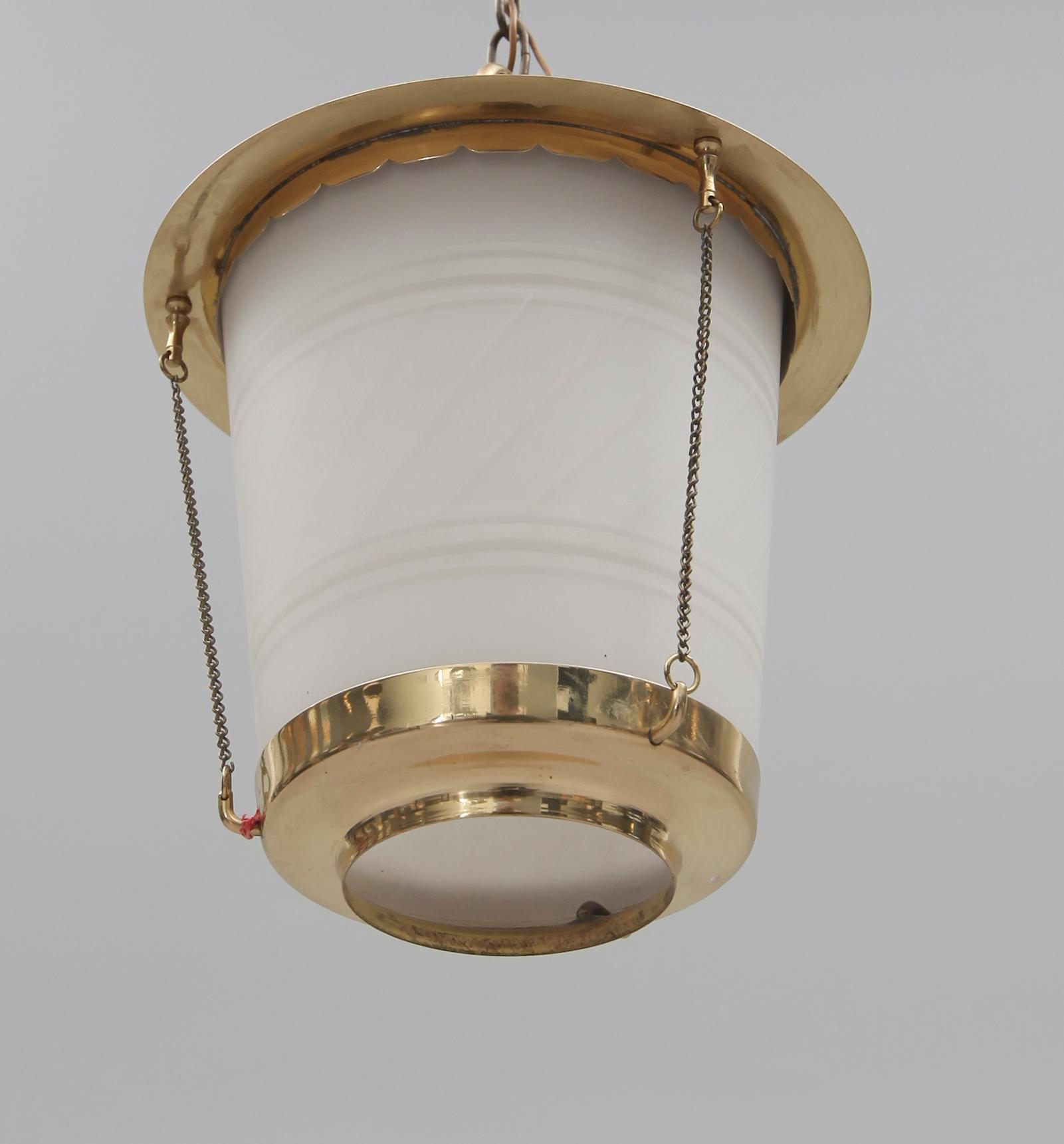 HALLAMPA, 1900-talets mitt. Höjd ca 27 cm.