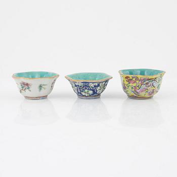 A group of three Chinese snuffbottles and three porcelain teabowls, 19th and 20th century.