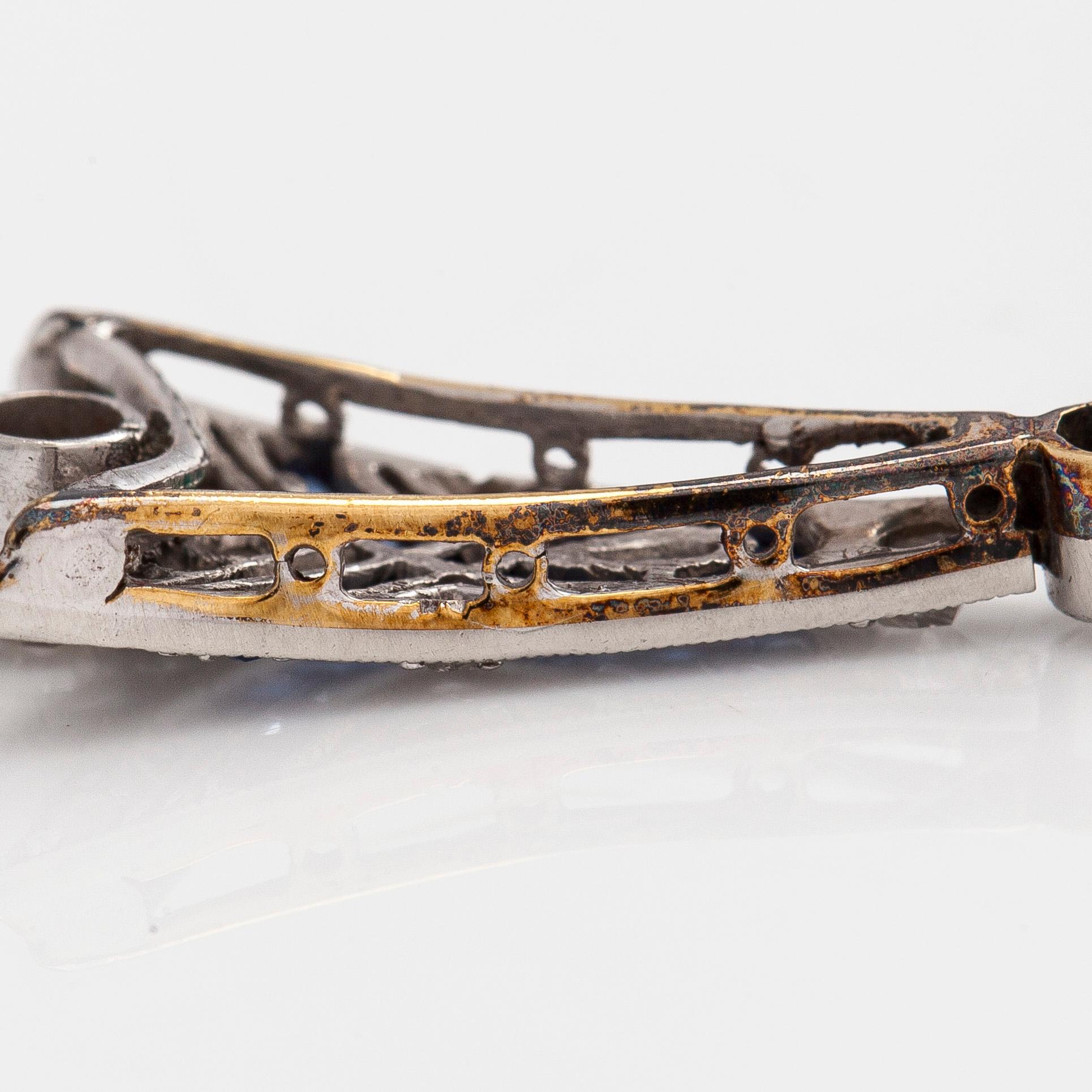 Örhängen, platina, 18K guld, gammalslipade och rosenslipade diamanter, syntetiska safirer och pärlor.