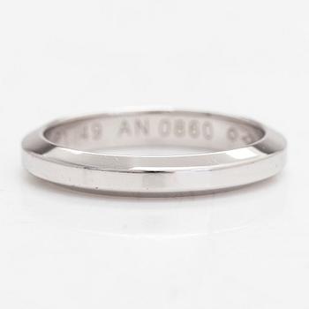 Cartier, a platinum ring. With certificate.