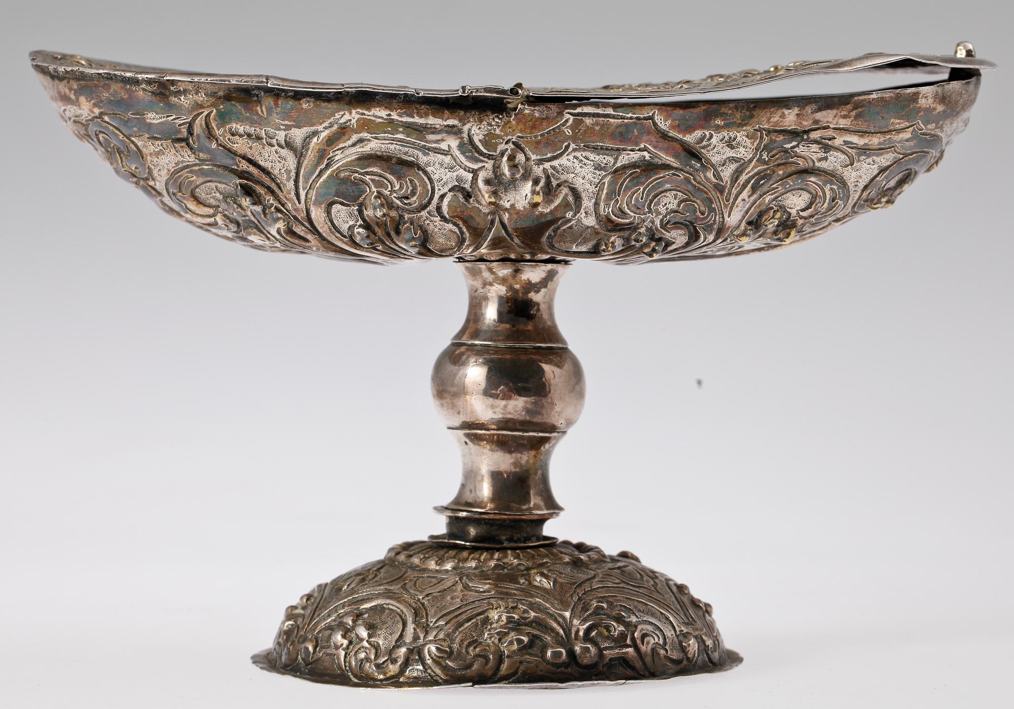 KÄRL PÅ FOT, orientalisk, försilvrad mässing, troligtvis 1700-tal.
