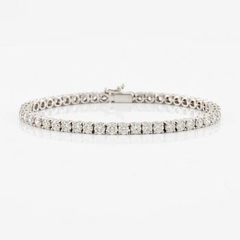 A tennis bracelet 18K white gold with round brilliant-cut diamonds.